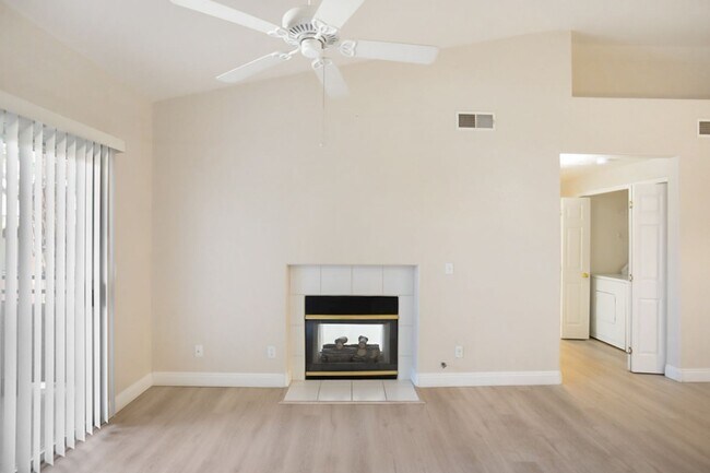 Building Photo - 1 Bed, 1 Bath In Highly Desirable Gated Las Vegas West Side Community