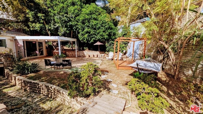 Building Photo - 1927 N Beverly Glen Blvd