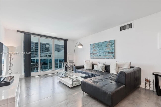 Building Photo - 2301 Collins Ave