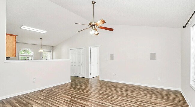 Building Photo - 5114 Daffodil Ln