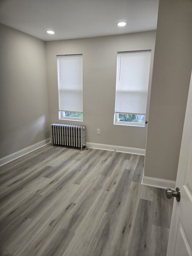 Building Photo - 5340 Delancey St