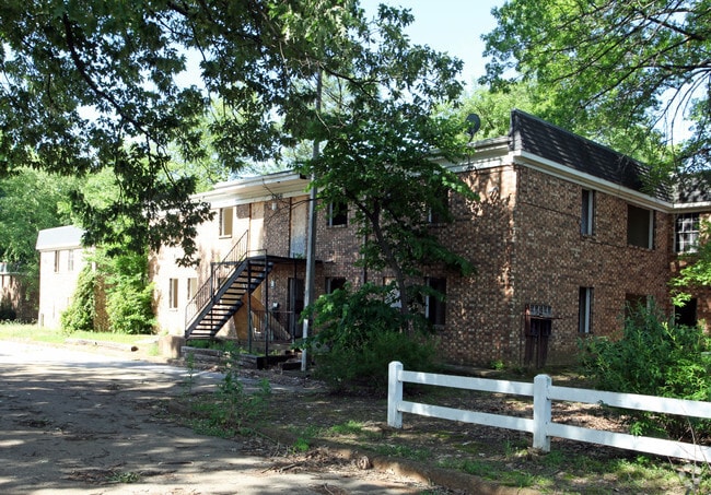 Building Photo - Maple Ridge Apartments