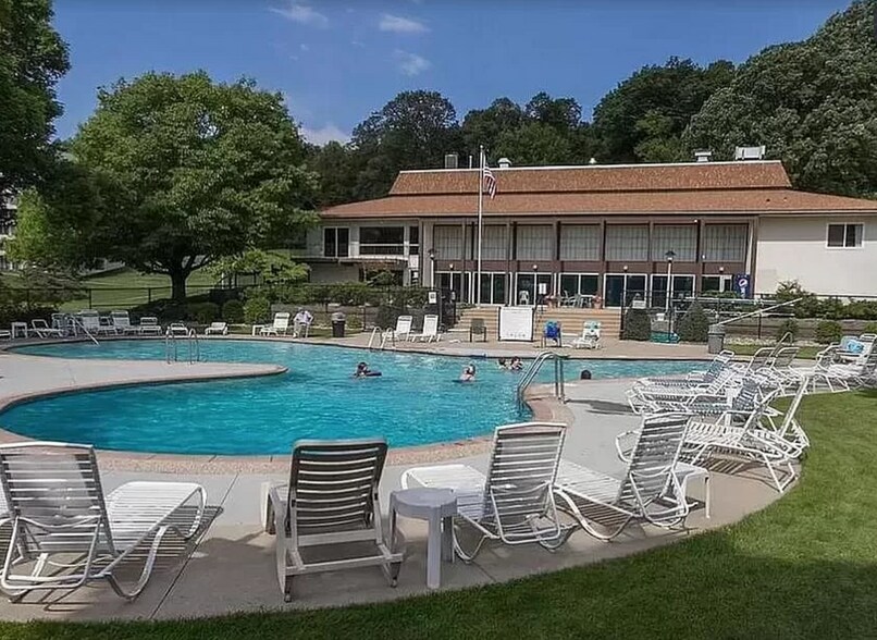 Building Photo - 607 19th St NW