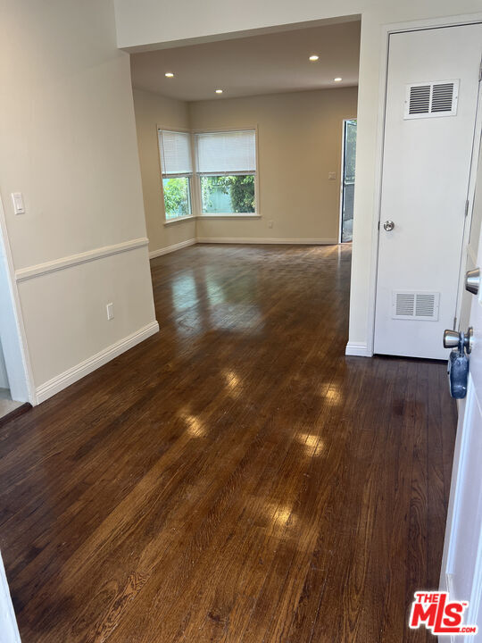 Building Photo - 4129 W Toluca Lake Ave