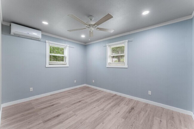 Building Photo - Charming Two Bedroom in Rogers