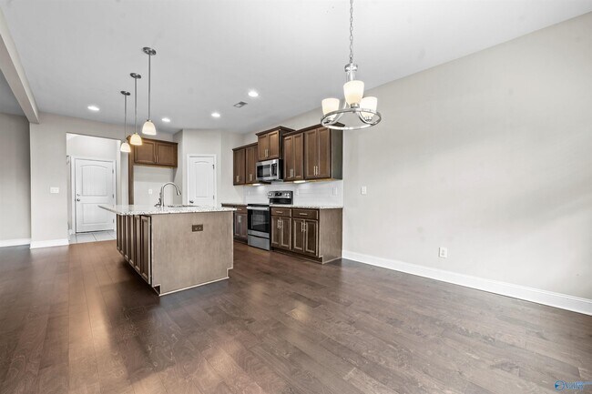 Building Photo - 104 Erskin Parcus Dr