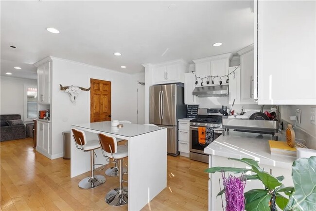 Kitchen - 37 E Howard St