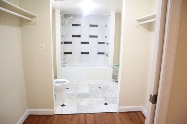 Building Photo - (Townhouse for Rent ) Simply Beautiful
