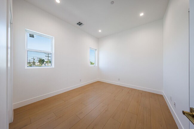 Building Photo - 5931 Woodman Ave