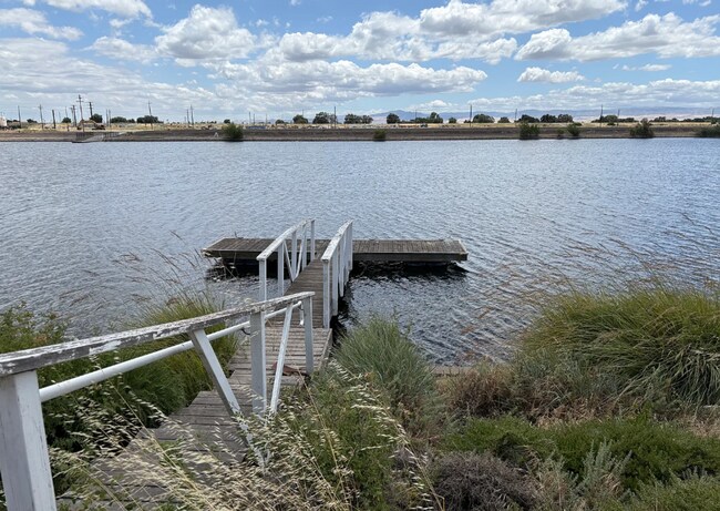 Building Photo - 1072 Mariners Dr