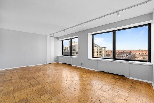 Building Photo - 85 E India Row