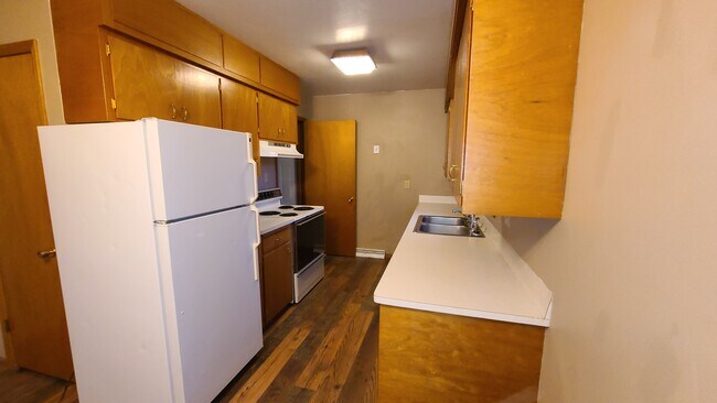 Building Photo - 145 8th Ave E