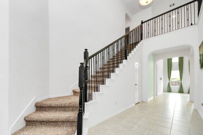 Building Photo - 2210 Captain Davis Dr