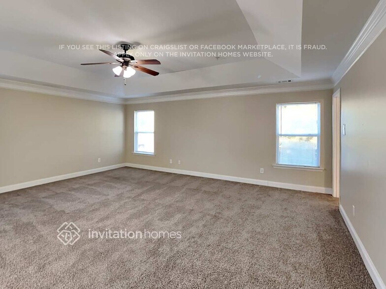 Building Photo - 380 Roseglen Dr NW