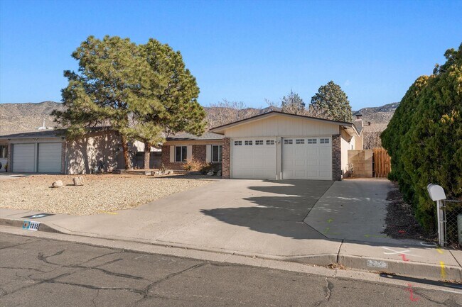 Building Photo - For Rent with Move-in Special ($1,200 off Base Rent ) | 3 Beds 2 Bath | 2 Car Garage |  NE Height...