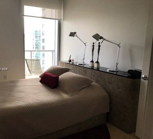 Building Photo - 1050 Brickell Ave