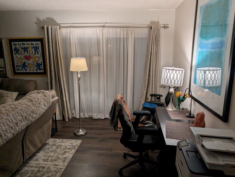 Building Photo - 5011 Stacy St