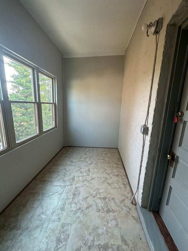 Building Photo - 5648 W Higgins Ave