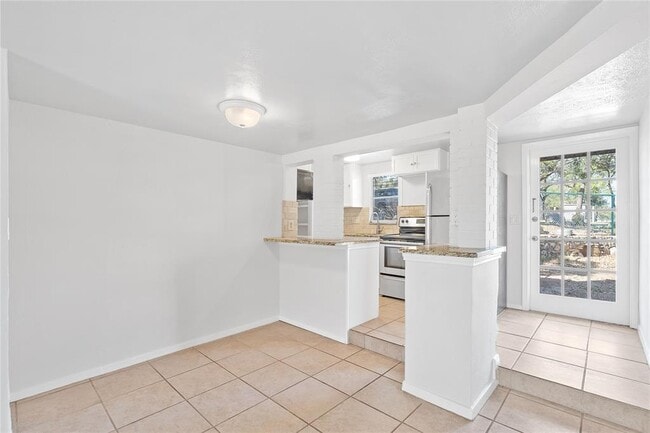 Building Photo - 203 Laguna Vista Dr