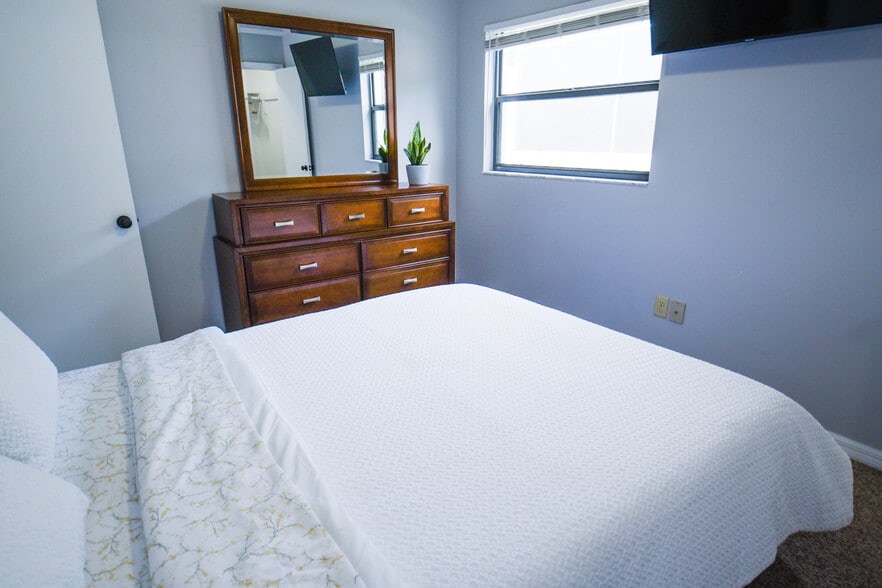 Bedroom #2 with walk-in closet - 913 Sumter St