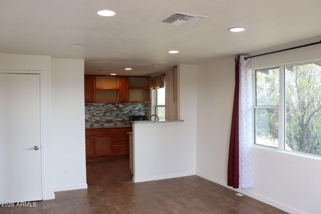 Building Photo - 401 S Skyline Cir