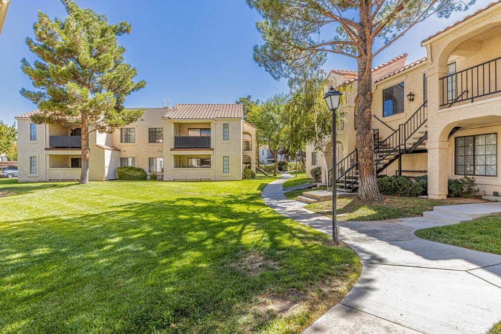 Building Photo - 2554 Olive Dr