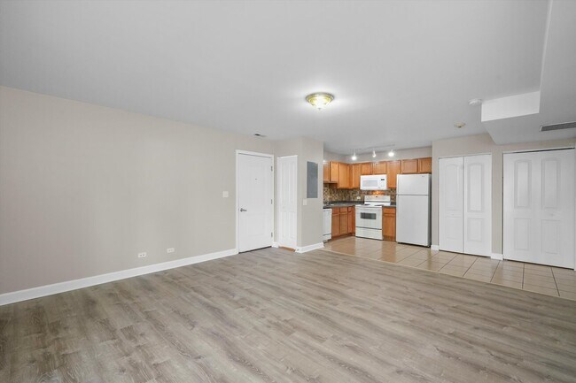 Building Photo - 3423 Ridgeland Ave