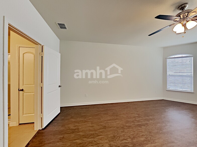 Building Photo - 12898 Cedarcreek Trl