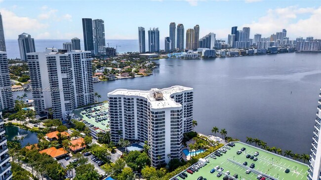 Building Photo - 3600 Mystic Pointe Dr