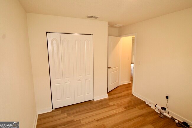 Building Photo - 119 Teakwood Dr