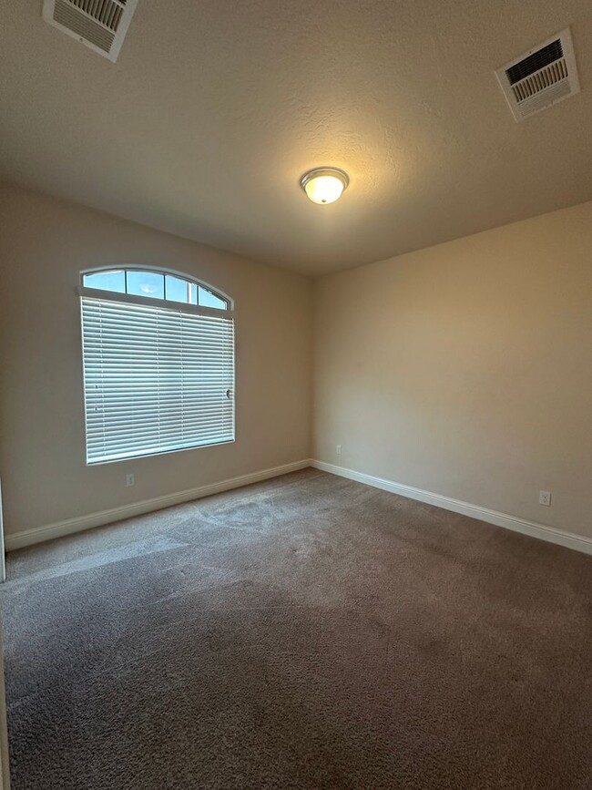 Building Photo - Must see this immaculate home!!!