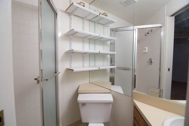 Building Photo - Beautiful 2bd/2ba Townhome in Downtown Louisville!