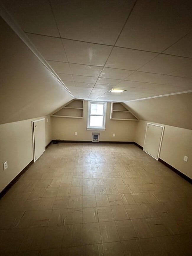 Building Photo - Charming 3-Bedroom Home with Large Backyard For Rent!