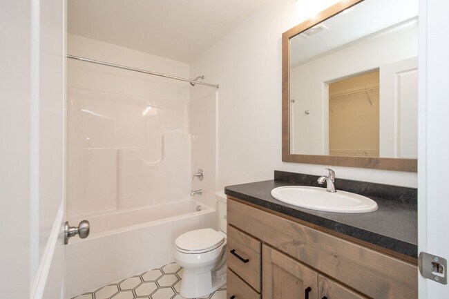 Building Photo - 4 Bed 3 Bath Single Family Home