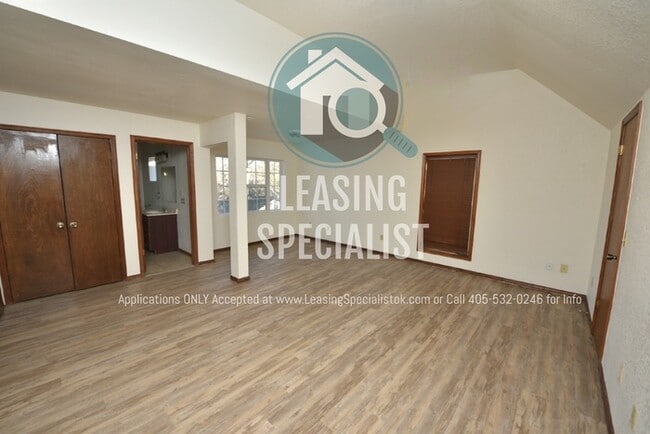 Building Photo - Central Norman 3 Bed 3 Bath MOVE IN SPECIA...