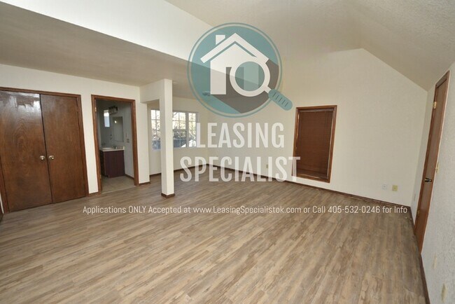 Building Photo - Central Norman 3 Bed 3 Bath PRELEASING FOR FALL 2026 SEMESTER