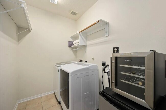 Building Photo - 814 N Elder Grove Dr