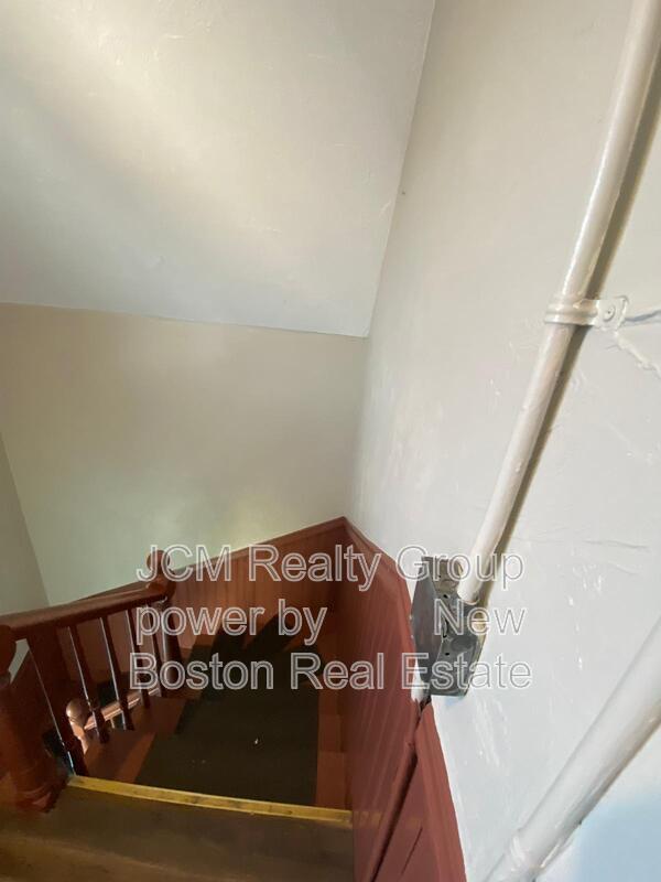 Building Photo - 65 Shepard St