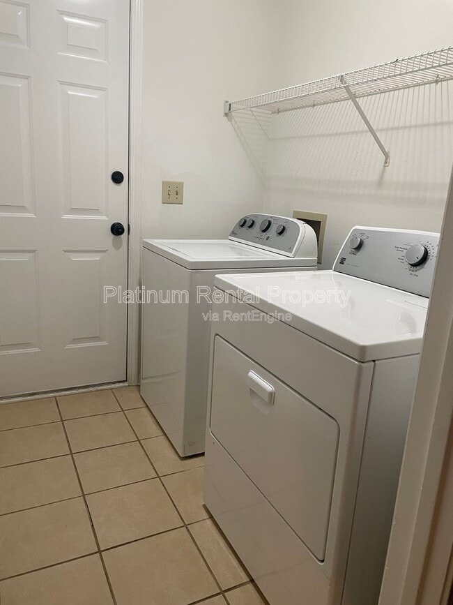 Building Photo - 940 Club Chase Ct