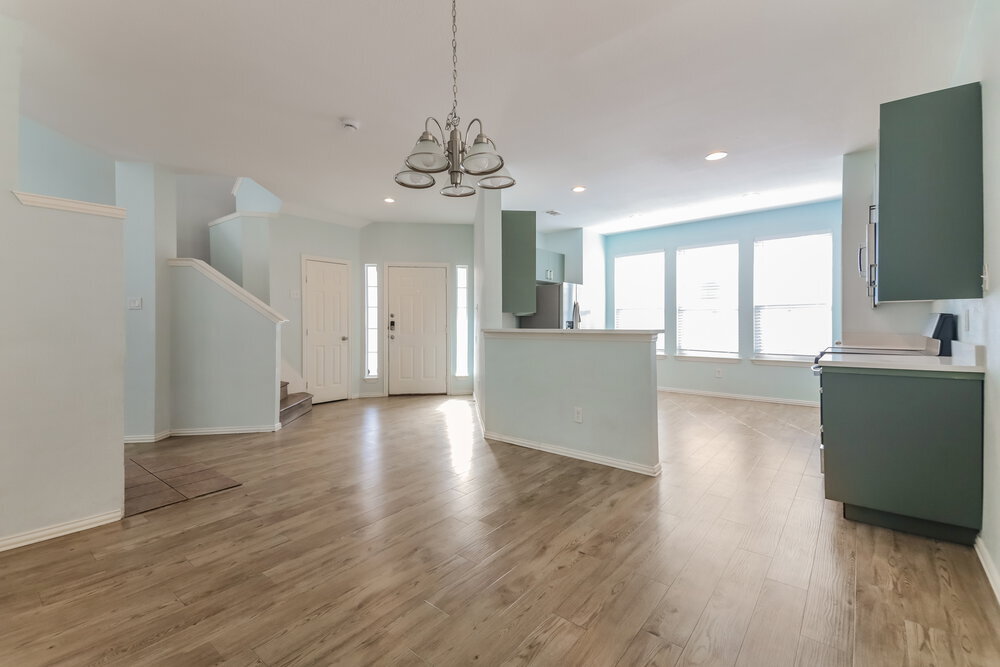 Building Photo - 9867 Walnut Hill Dr