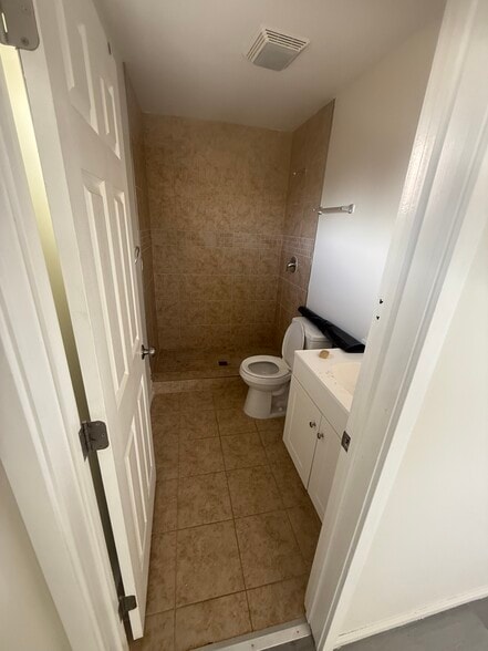 Building Photo - 4070 Newton Ave