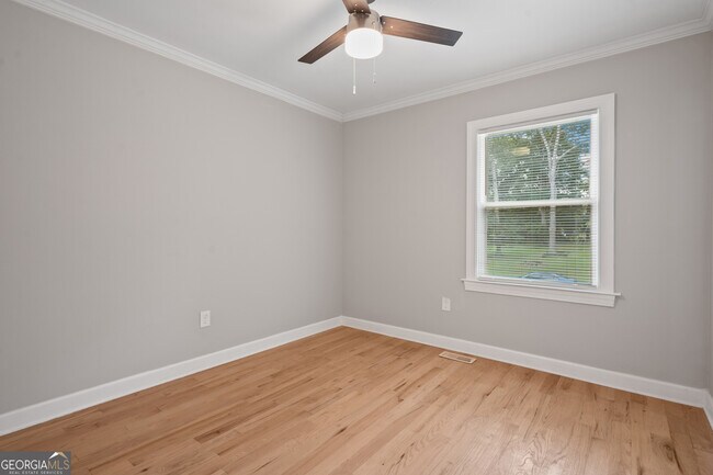 Building Photo - 1335 E Washington Ave