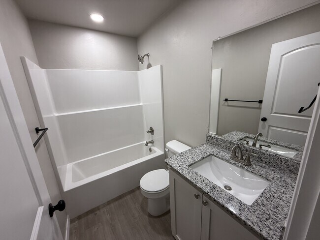 Building Photo - 220 N Johnston Ave