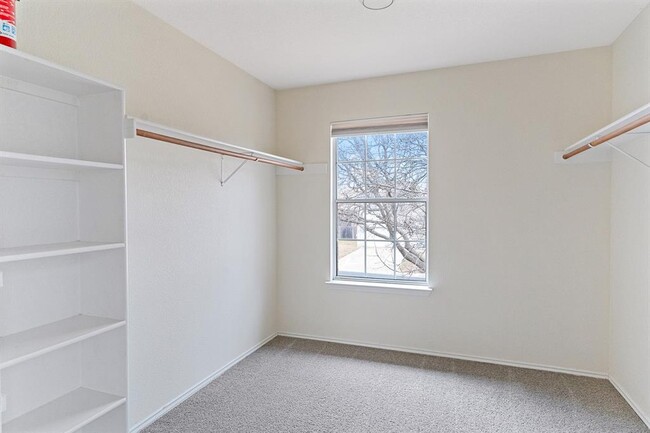 Building Photo - 321 Nicole Way