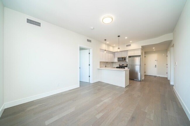 Building Photo - 65 Newkirk St