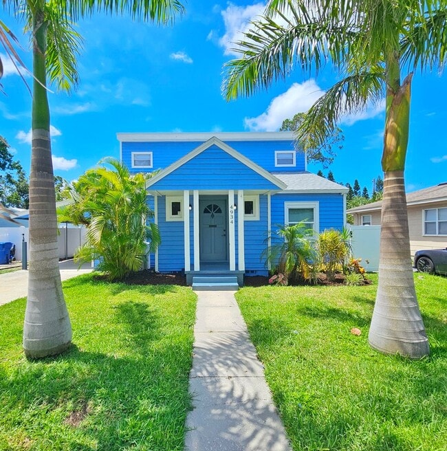 Building Photo - St. Petersburg Pool Home - 3 Bedroom 2 Bath