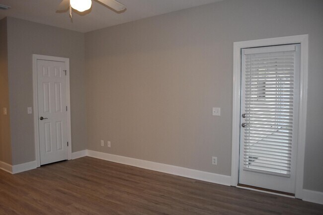 Building Photo - 26 Village Ln