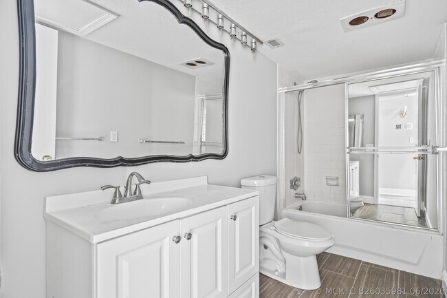 Building Photo - 2851 S Ocean Blvd