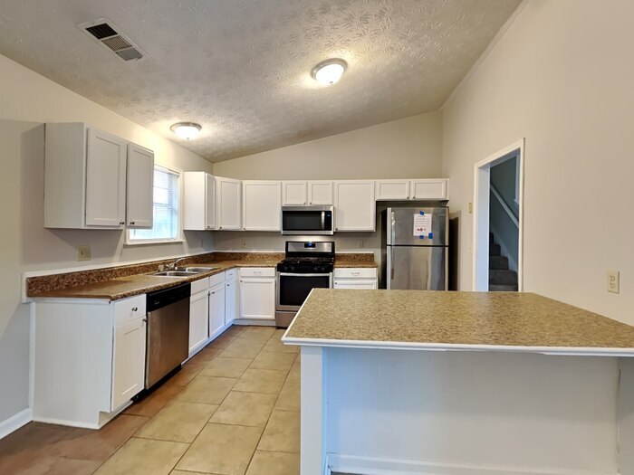 Building Photo - 6156 Raleigh Oaks Ct