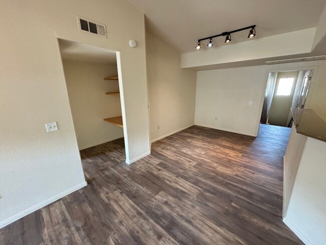 Building Photo - Fantastic 2Bed/2Bath Condo in Southwest Area